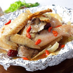 Herbal Kampung Chicken (half pc) 滋补药材甘榜鸡 (药材甘榜鸡)